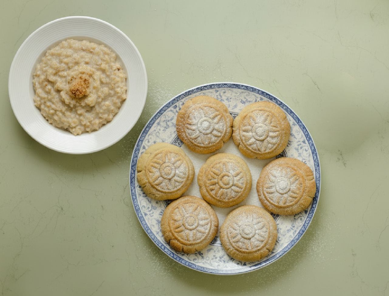 معمول محشو بالتمر ومصنوع من طحين الشوفان الصحي.